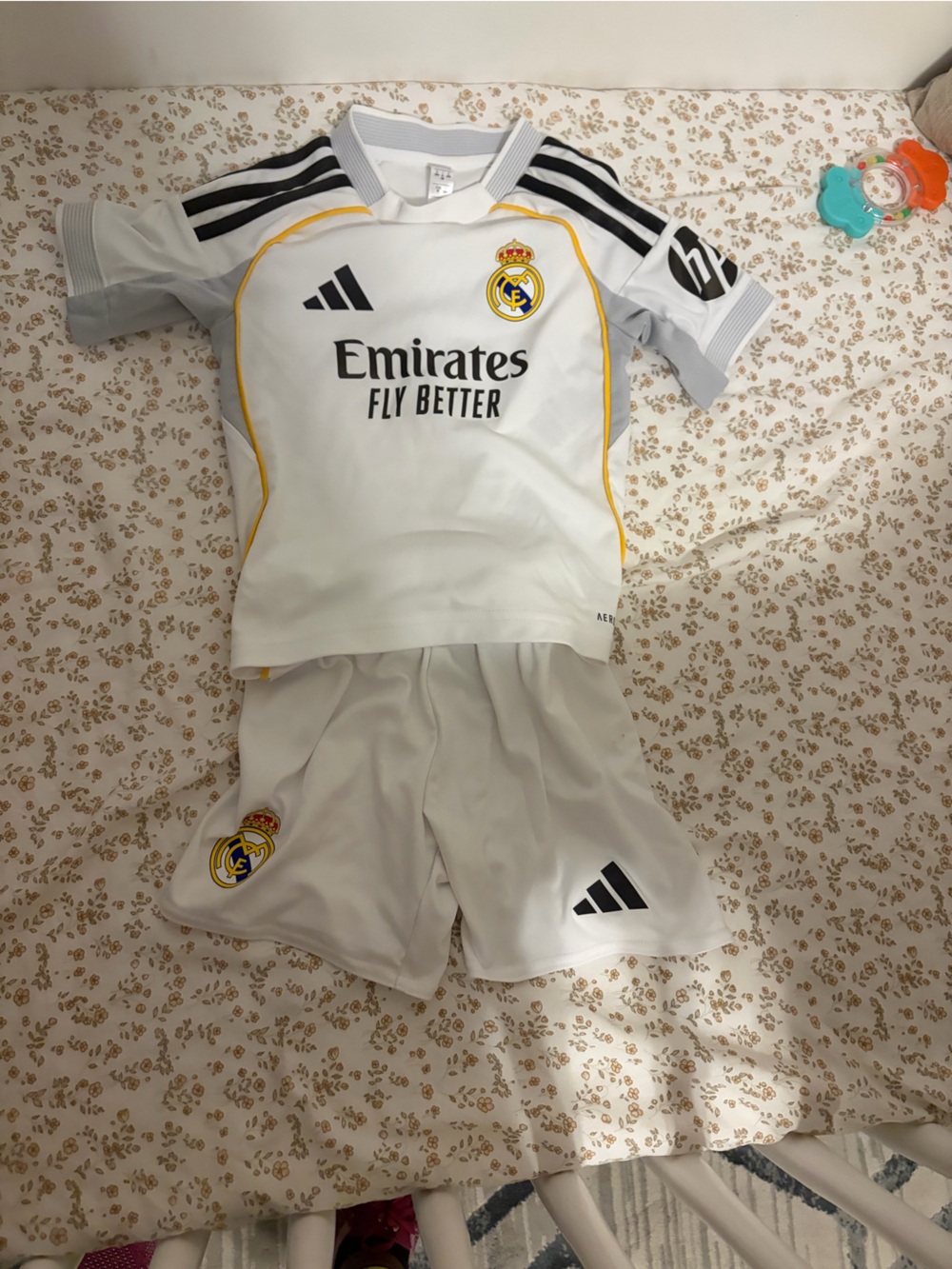 adidas White and Yellow Kids Soccer Set - Real Madrid Style